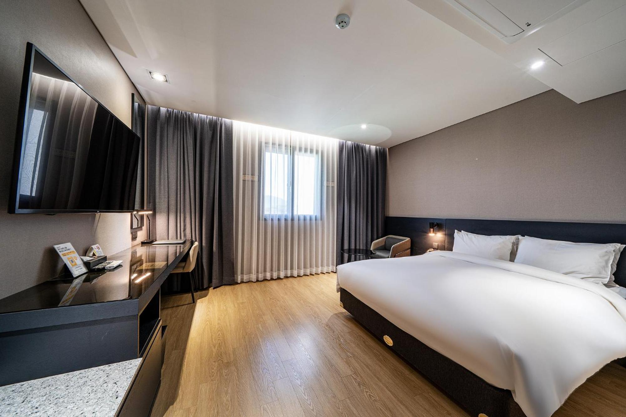 Rivertain Hotel Gyeongju Exterior photo