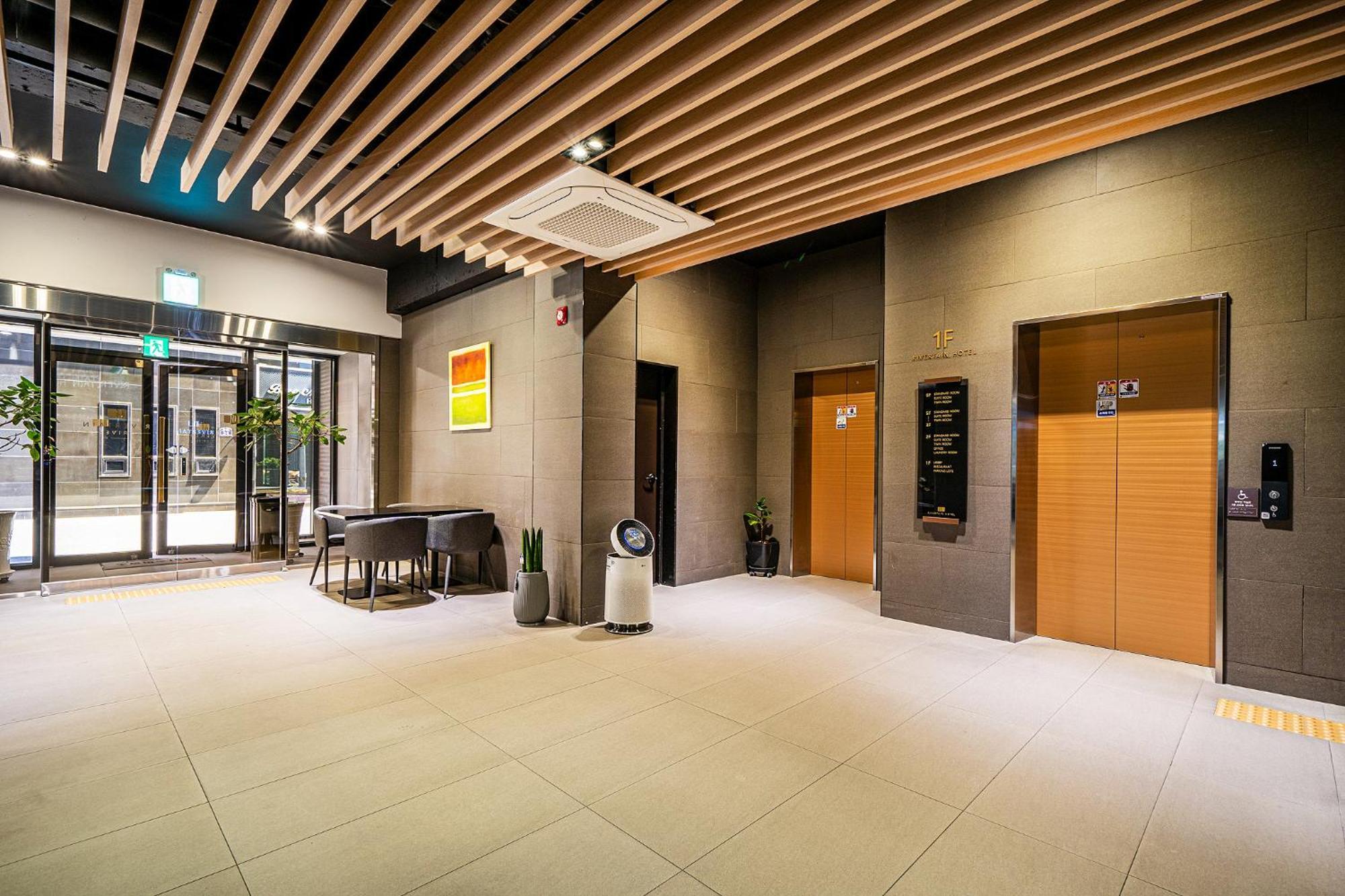 Rivertain Hotel Gyeongju Exterior photo